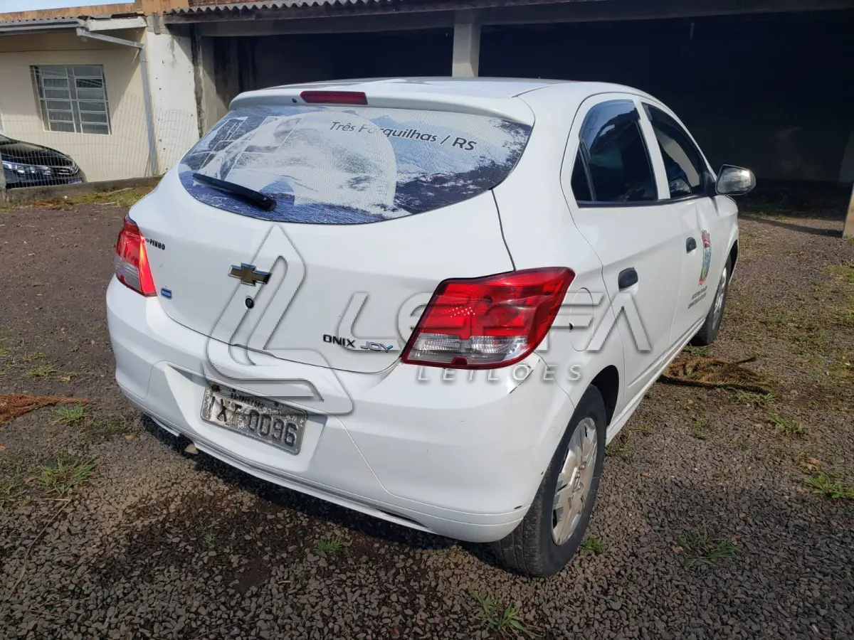 LOTE 005 - VEÍCULO CHEVROLET/ONIX, JOYE, PLACAS IXT-0096, ANO/MODELO 2017