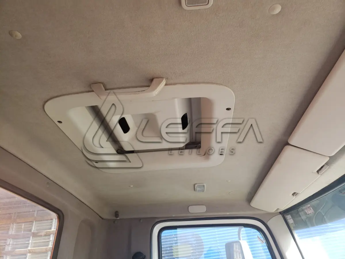 LOTE 002 - UM CAMINHÃO VW/26.280 CRM 6X4, PLACAS IVY-0076, ANO 2014, BRANCO, DIESEL