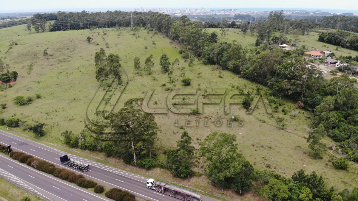 LOTE 001 - ÁREA DE 55.000M² (5,5 HÁ), COM FRENTE PARA BR 101, DISTANDO 1,5 KM DA RÓTULA DE ACESSO A CIDADE DE TORRES/RS