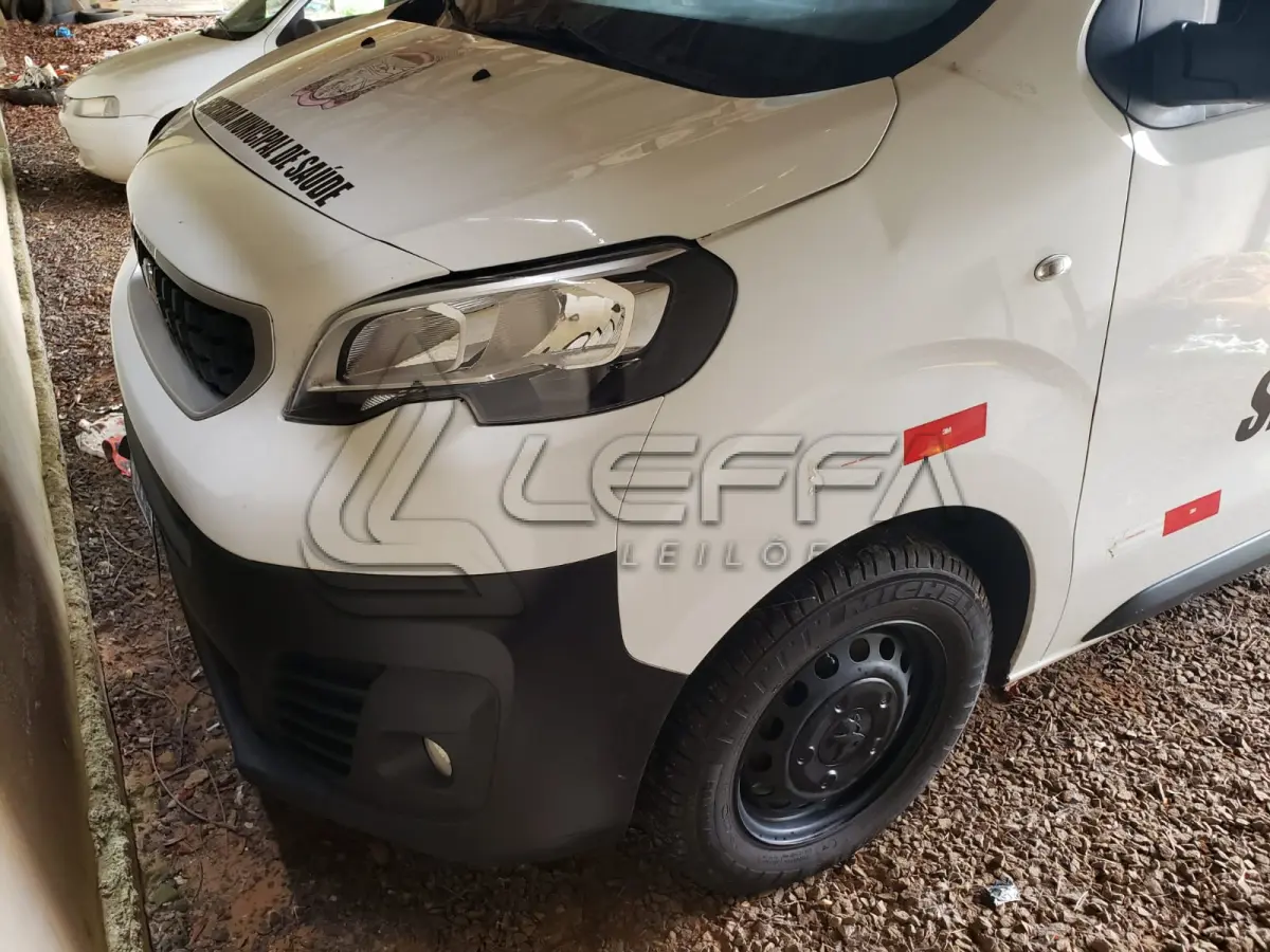 LOTE 001 - MICROONIBUS PEUGEOT, Expert Eurolaf, diesel, placas IZZ-6B74, ano 2019 e modelo 2020
