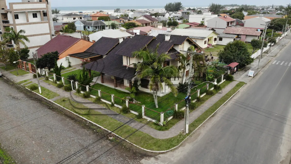 LOTE 001 - Dois Terrenos, Lote 01 e 02 da quadra C, com casa de alvenaria com dois pavimentos, na praia Verde Mar em Arroio do Sal/RS