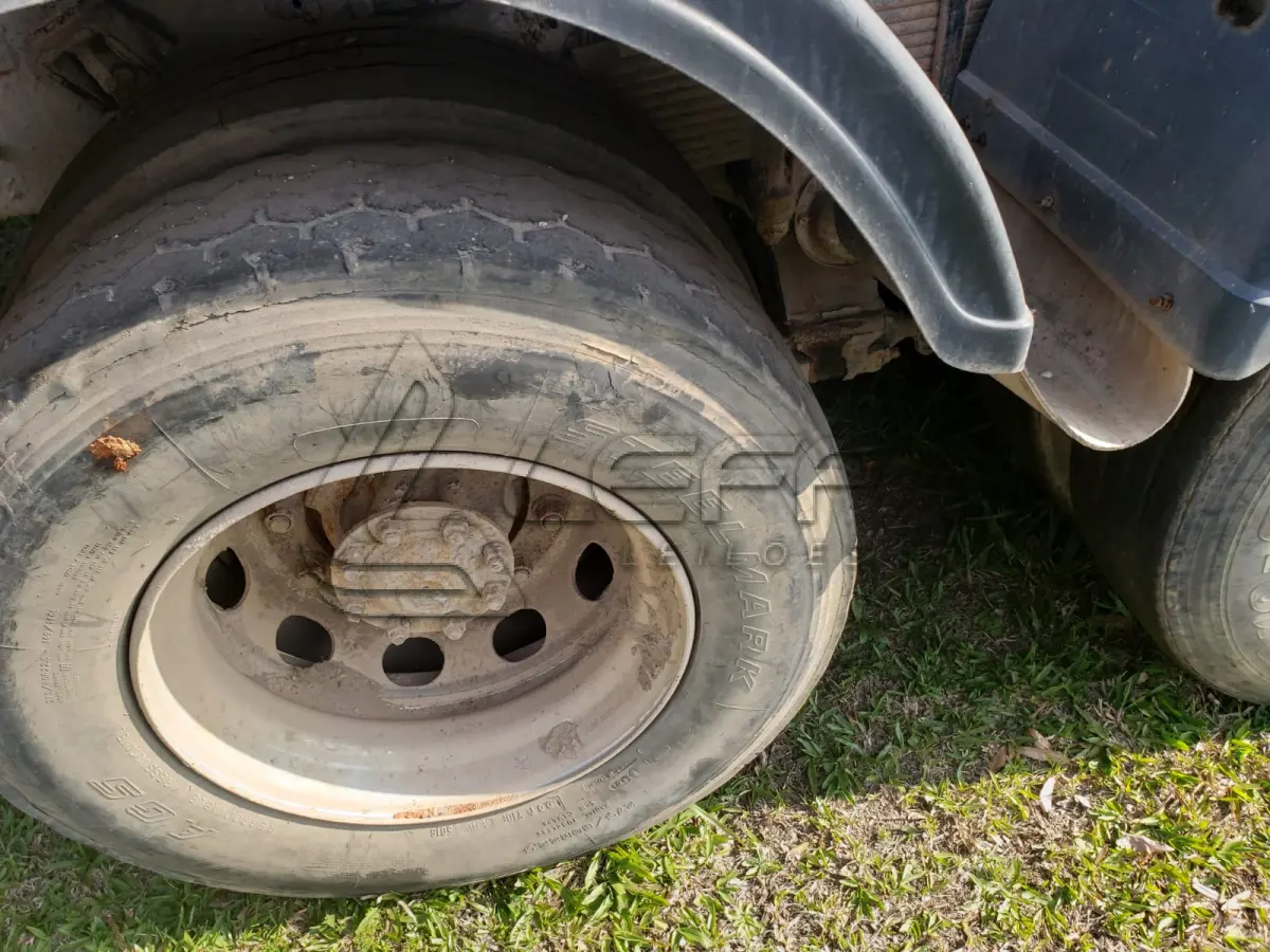 LOTE 001 - UM CAMINHÃO VW/26.280 CRM 6X4, PLACAS IVY-0096, ANO 2014, BRANCO, DIESEL
