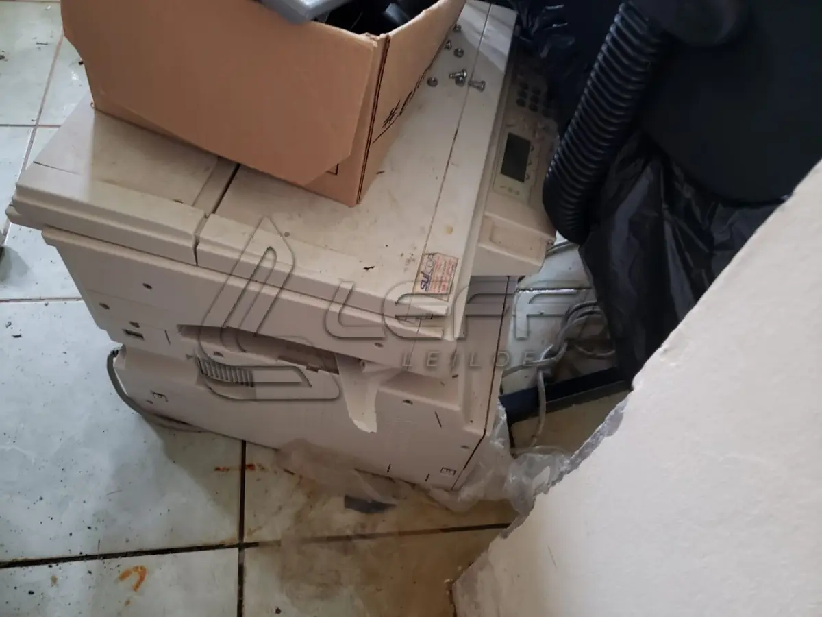 LOTE 003 - SUCATAS: INFORMÁTICA, TV, APARELHO DE SOM, IMPRESSORAS, LAVA JATO, TANQUINHO DE LAVAR ROUPA, UM CLIMATIZADOR DE AMBIENTES, RODAS DE FERRO PARA CAMINHÃO 1000X20