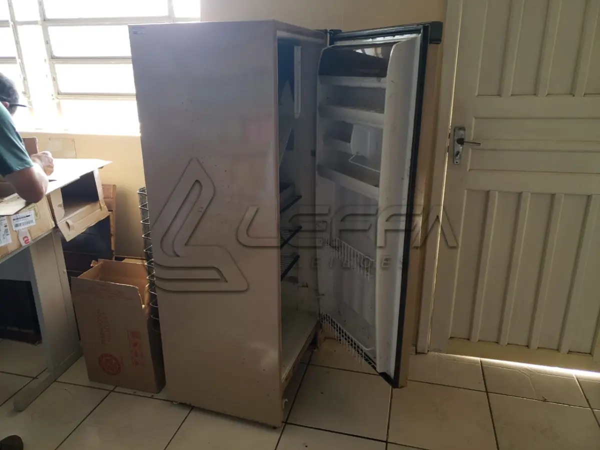 LOTE 002 - SUCATAS DE INFORMÁTICA, AR CONDICIONADO E GELADEIRA