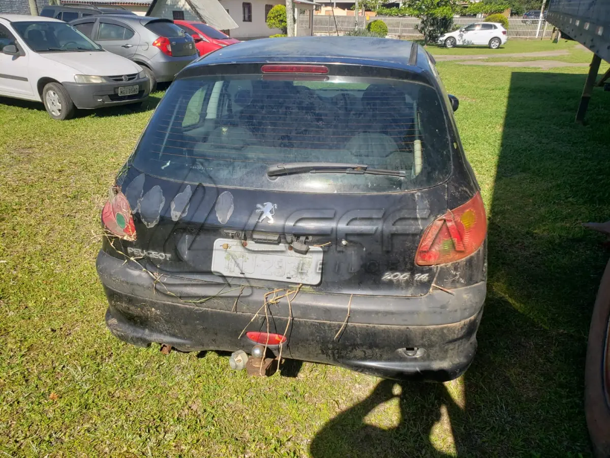 LOTE 001 - UM VEÍCULO PEUGEOT/206 1.4 PRESENCE, COR PRETA, ANO/MODELO 2005, PLACAS IMJ-2937
