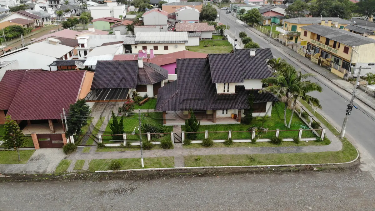 LOTE 001 - Dois Terrenos, Lote 01 e 02 da quadra C, com casa de alvenaria com dois pavimentos, na praia Verde Mar em Arroio do Sal/RS