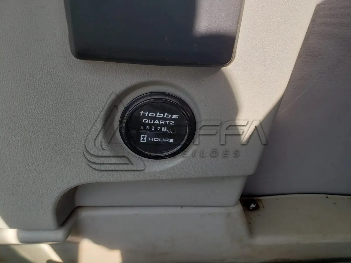 LOTE 003 - ESCAVADEIRA HYUNDAI, 140 LC7, DIESEL, ANO/MODELO 2011, 5.827 H