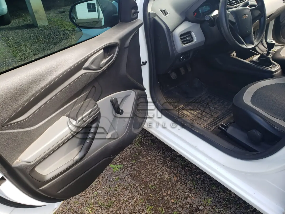 LOTE 006 - VEÍCULO CHEVROLET/ONIX, 1.0 MT IS, PLACAS IXF-8997, ANO/MODELO 2016
