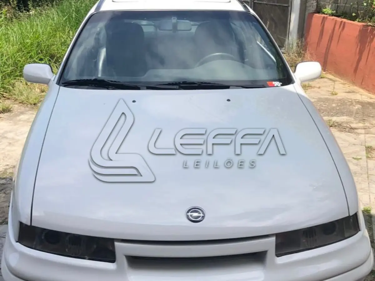 LOTE 002 - UM VEÍCULO CHEVROLET CALIBRA 16V, PLACAS ICV-6500, RENAVAM 632942258, ANO 1995, COR BRANCA