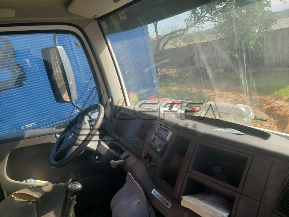 LOTE 002 - UM CAMINHÃO VW/26.280 CRM 6X4, PLACAS IVY-0076, ANO 2014, BRANCO, DIESEL