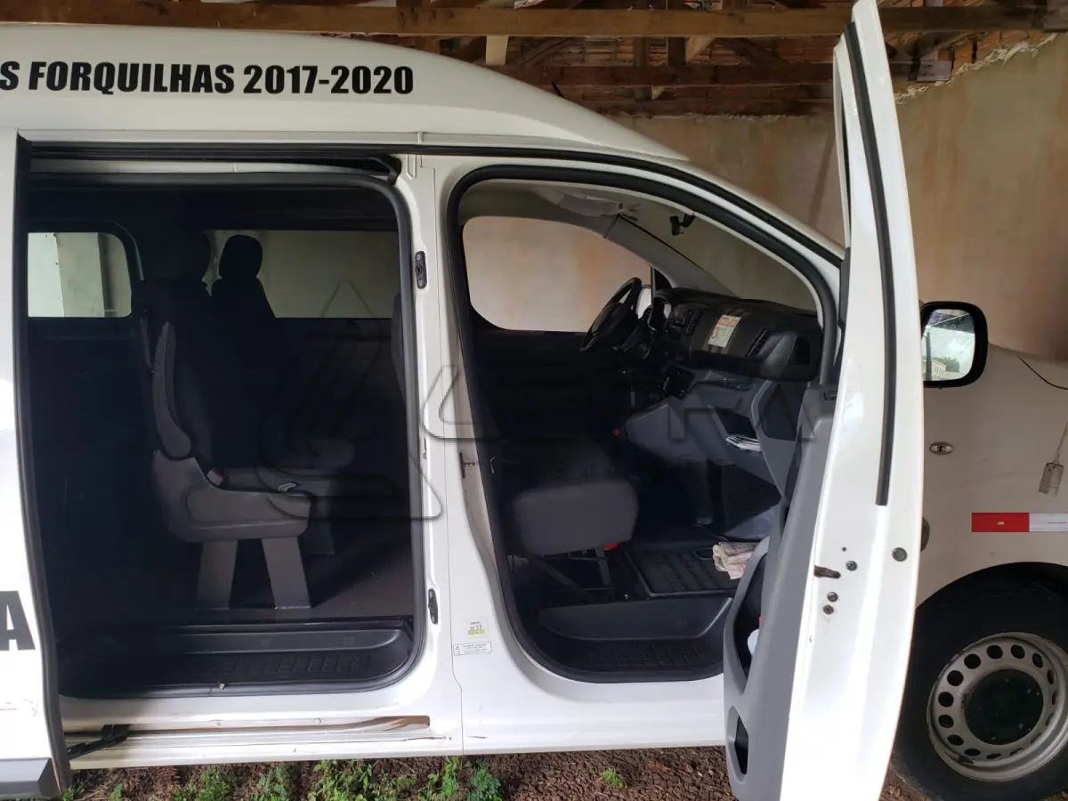 LOTE 001 - MICROONIBUS PEUGEOT, Expert Eurolaf, diesel, placas IZZ-6B74, ano 2019 e modelo 2020