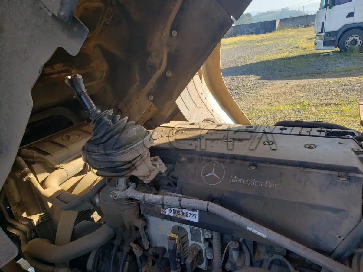 LOTE 001 - UM CAMINHÃO MERCEDEZ BENZ/ATEGO 2426, PLACAS IWG-8795, ANO 2014 MODELO 2014, RENAVAM 1034819914