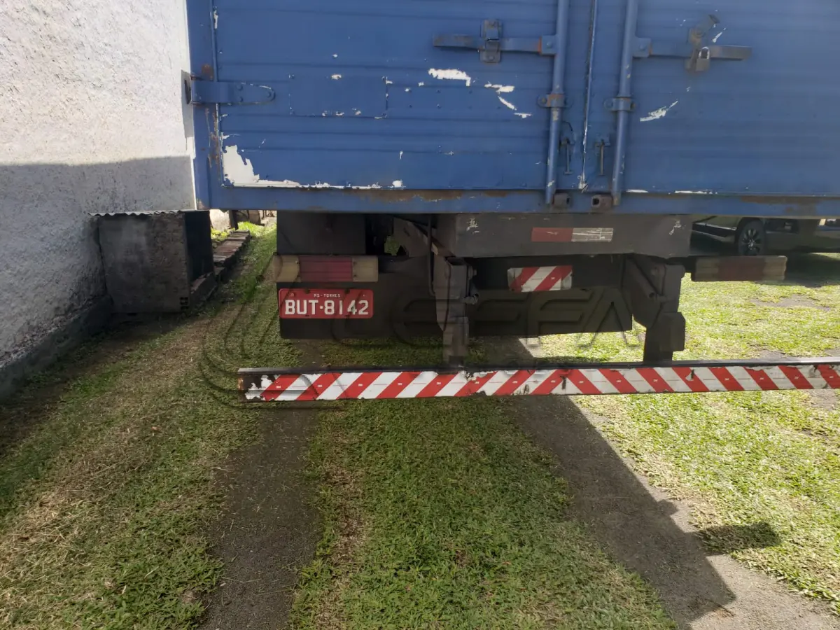 LOTE 001 - UM CAMINHÃO MERCEDES BENZ/L 1218, ano 1994, RENAVAM 621163775, COM BAÚ, PLACAS BUT-8142