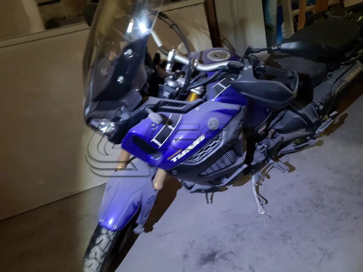 LOTE 004 - UMA MOTOCICLETA YAMAHA XT1200Z STENERE D, PLACAS IYM-1200, ANO/MODELO 2014/2015, COR AZUL, RENAVAM 1034072428
