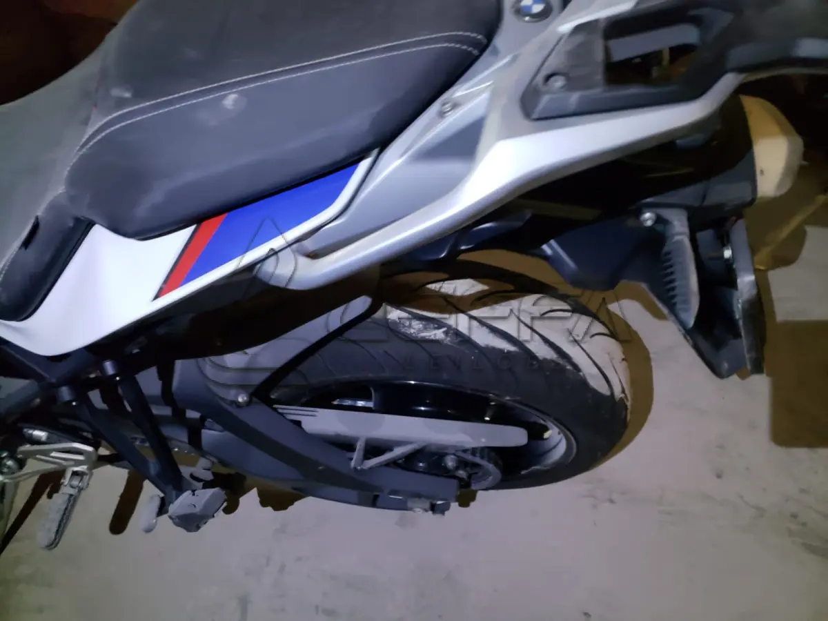 LOTE 003 - UMA MOTOCICLETA BMW S1000 XR, PLACAS QTK-2C48, ANO/MODELO 2019, COR BRANCA, RENAVAM 1210718070