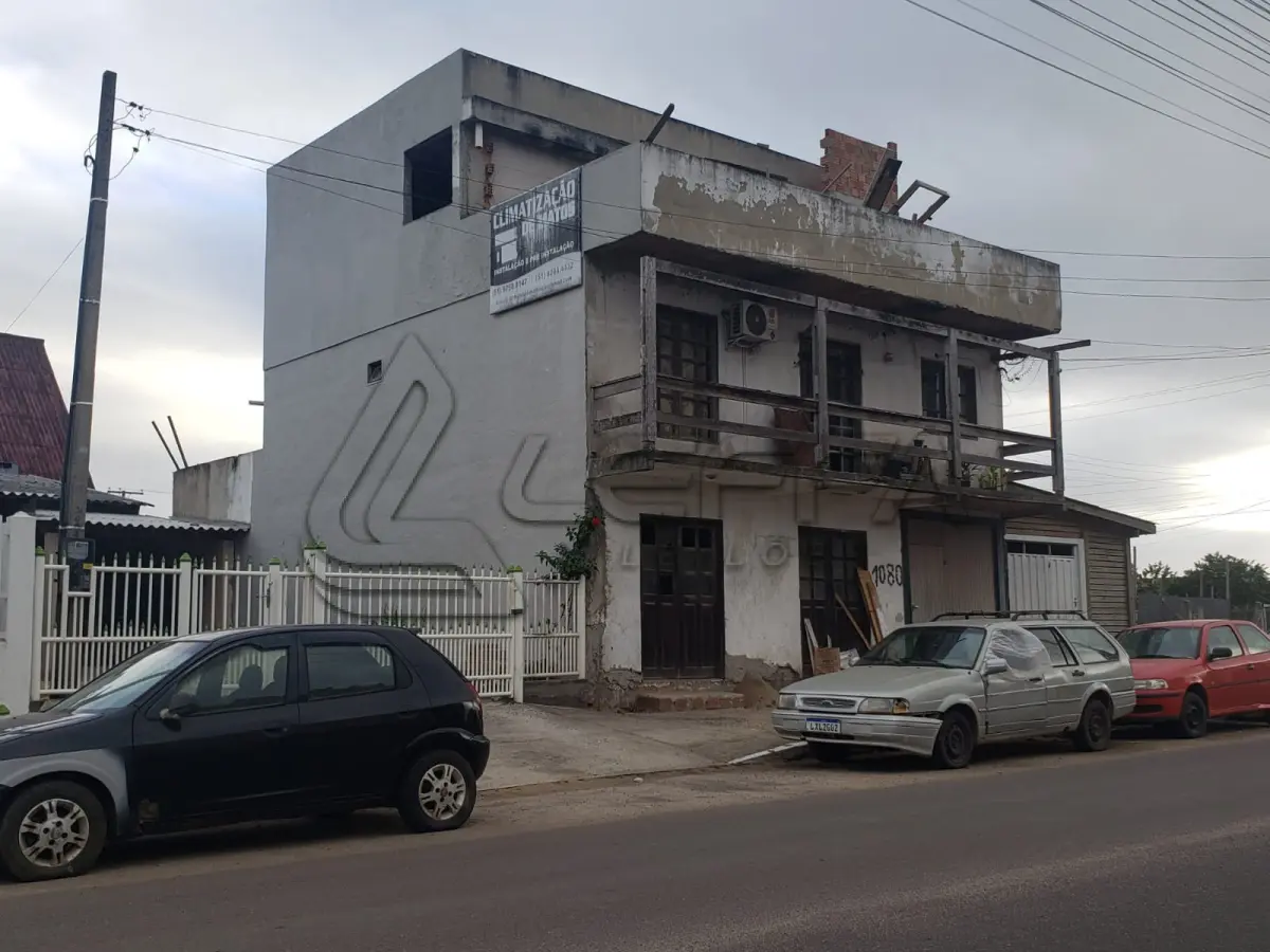 LOTE 001 - UM TERRENO URBANO, com benfeitorias, localizado na Avenida Independência, 1080, Bairro Curtume, na Cidade de Torres/RS