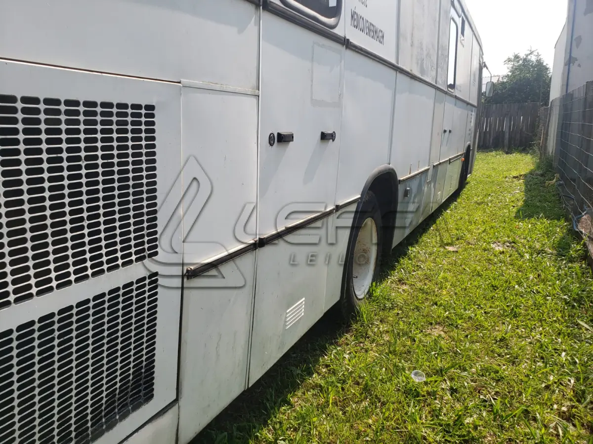 LOTE 004 - UM MOTOR-CASA/ÔNIBUS, PLACA IIR-1021, ANO/MODELO 1998