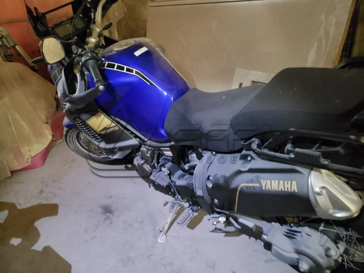 LOTE 004 - UMA MOTOCICLETA YAMAHA XT1200Z STENERE D, PLACAS IYM-1200, ANO/MODELO 2014/2015, COR AZUL, RENAVAM 1034072428