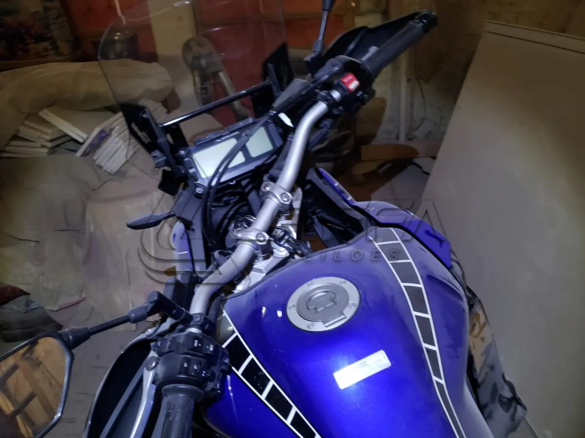 LOTE 004 - UMA MOTOCICLETA YAMAHA XT1200Z STENERE D, PLACAS IYM-1200, ANO/MODELO 2014/2015, COR AZUL, RENAVAM 1034072428