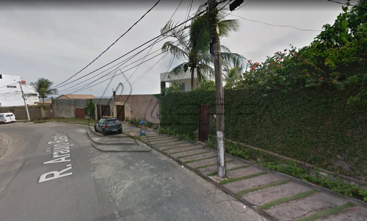 LOTE 001 - UMA CASA RESIDENCIAL, localizada na Rua Araújo Bastos, nº 126, Pitaçu, Salvador/Bahia