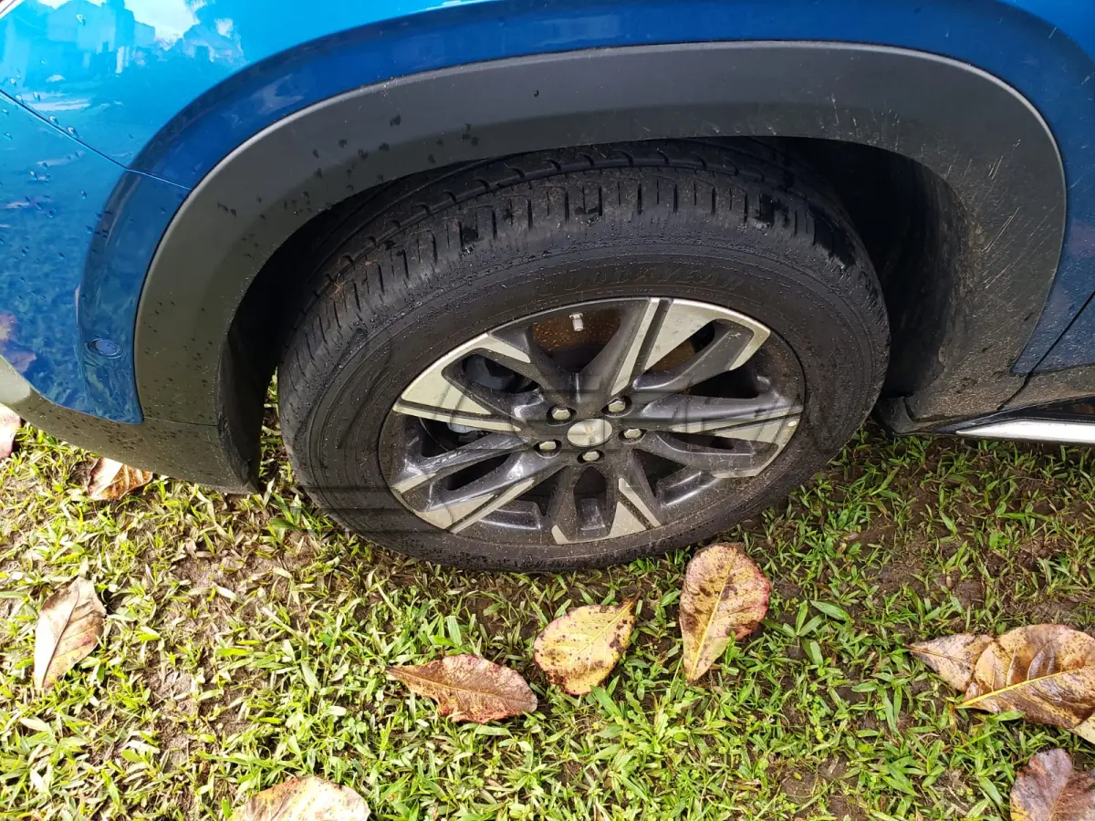 LOTE 002 - UM VEÍCULO GM TRACKER 12T A PR, PLACAS IZY-9B82, ANO/MODELO 2020/2021, COR AZUL, RENAVAM Nº 1227335730
