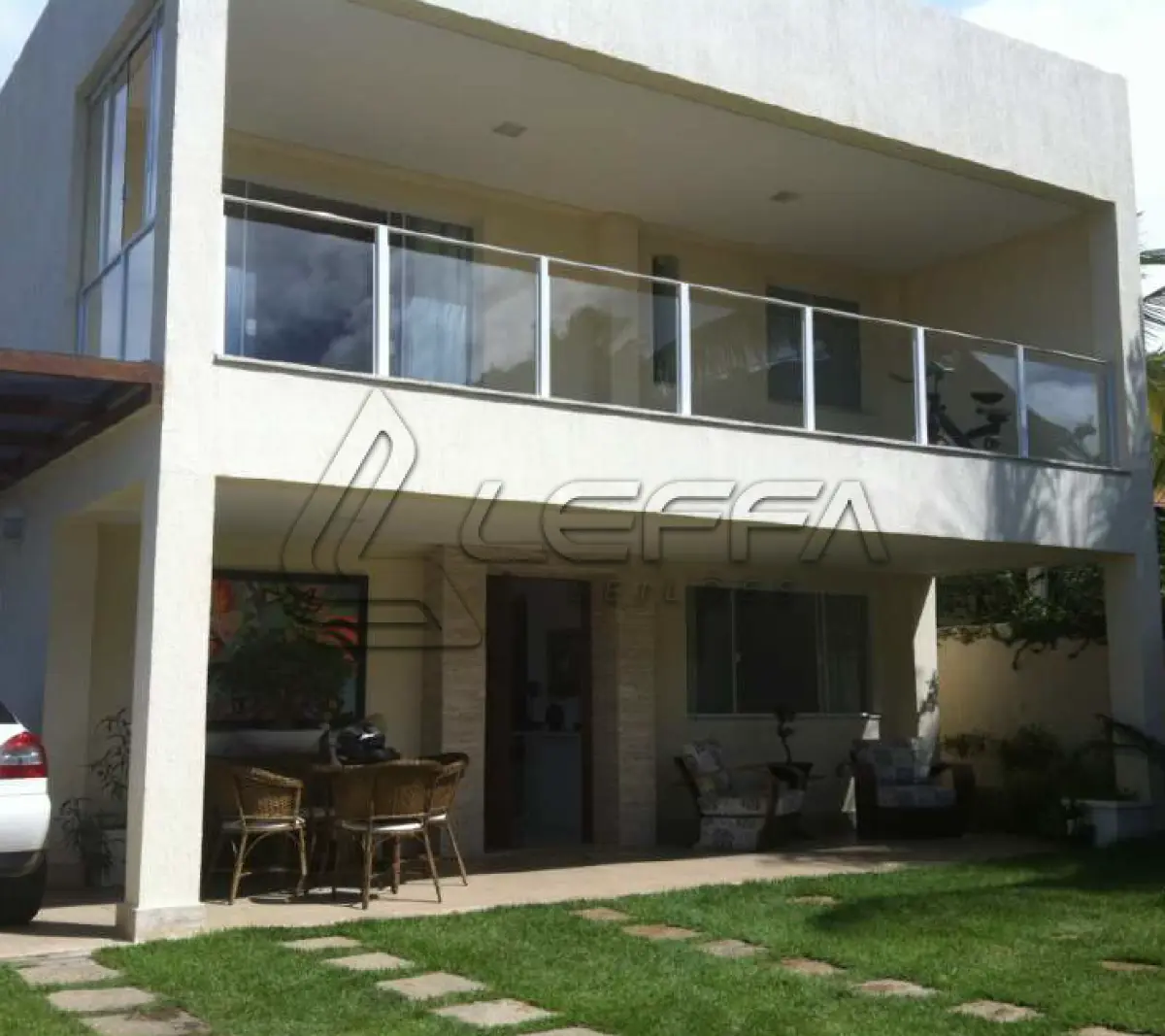 LOTE 001 - UMA CASA RESIDENCIAL, localizada na Rua Araújo Bastos, nº 126, Pitaçu, Salvador/Bahia