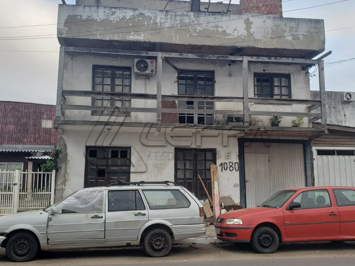 LOTE 001 - UM TERRENO URBANO, com benfeitorias, localizado na Avenida Independência, 1080, Bairro Curtume, na Cidade de Torres/RS