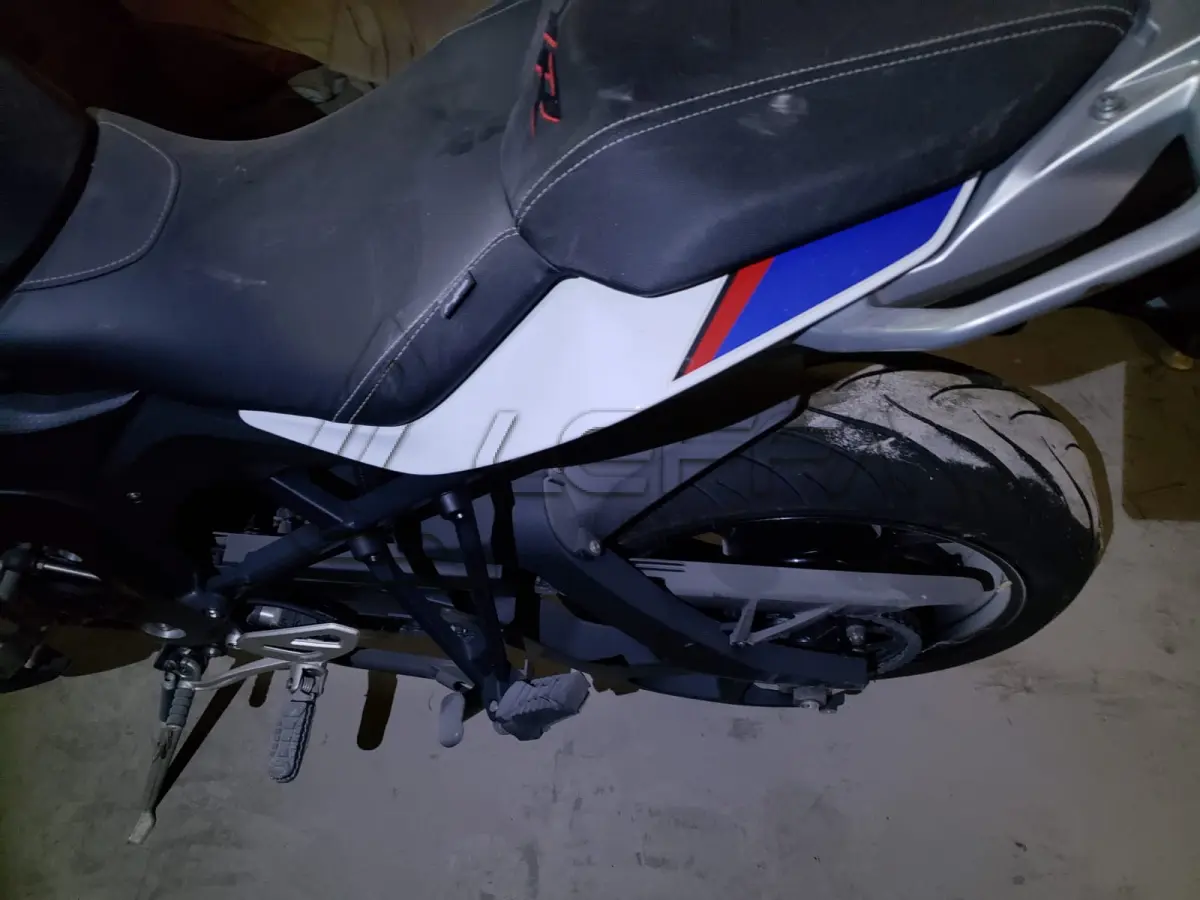LOTE 003 - UMA MOTOCICLETA BMW S1000 XR, PLACAS QTK-2C48, ANO/MODELO 2019, COR BRANCA, RENAVAM 1210718070