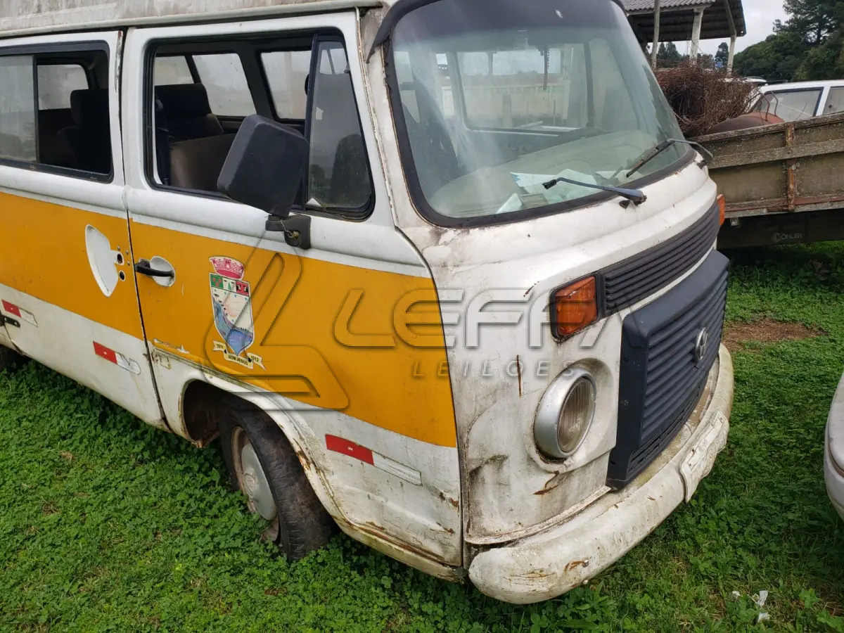 LOTE 014 - UM VEÍCULO VW/KOMBI, PLACAS INC-9250, ANO 2006, MODELO 2006