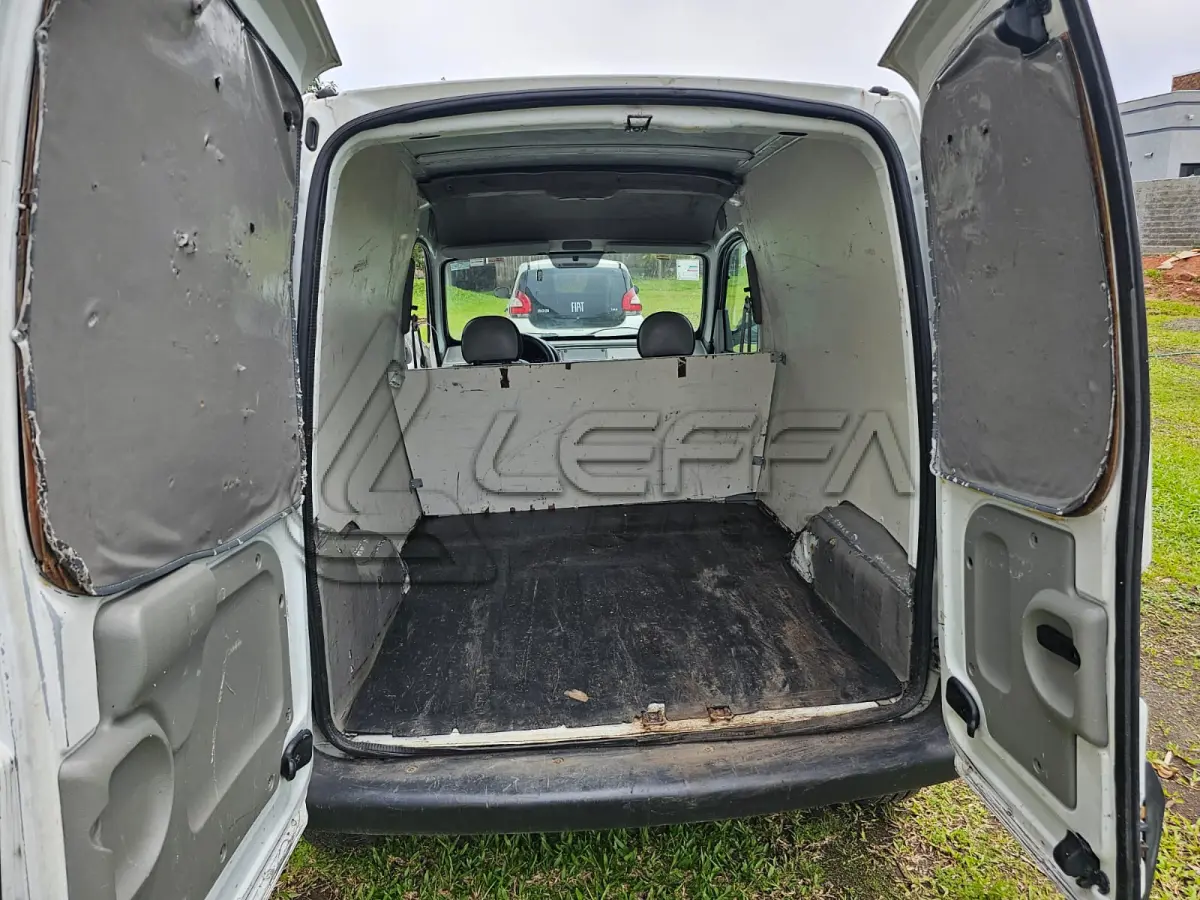 LOTE 001 - Um veículo caminhonete RENAULT KGOO EXPRESS16 (Importado) , cor branca, a álcool/gasolina, ano de fabricação e modelo2013/2014, placa MKT0115