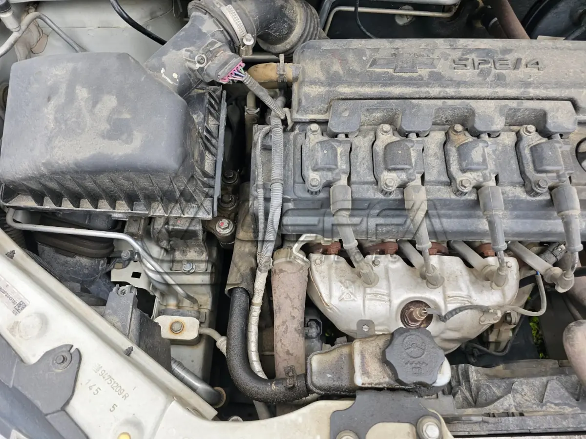LOTE 001 - Um veículo automóvel CHEVROLET/ONIX 1.0MT SEL(Nacional), cor branca, a álcool/gasolina, ano de fabricação e modelo2015/2015, placa QHP0255