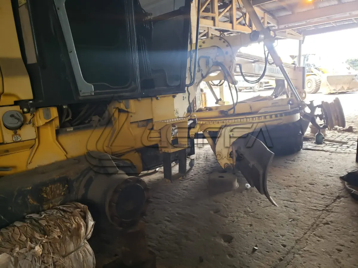 LOTE 006 - MOTONIVELADORA NEW HOLLAND, RG140B, diesel, ano e modelo 2009