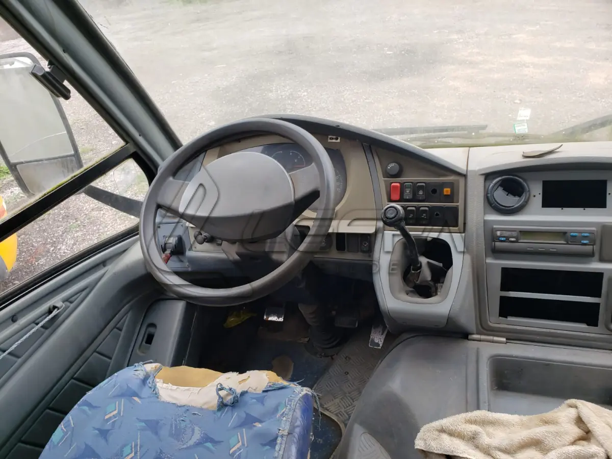 LOTE 012 - UM ÔNIBUS MARCOPOLO/VOLARE V8L ESC, DIESEL, PLACAS IPJ-2131, ANO 2008, MODELO 2009