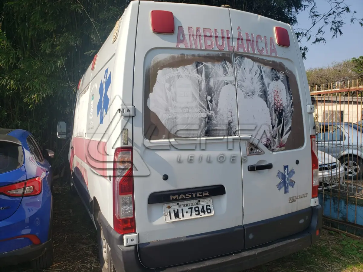 LOTE 005 - AMBULÂNCIA RENAULT/CHAPECO MASTERAMB, PLACA IWI-7946, ANO 2014, MODELO 2015