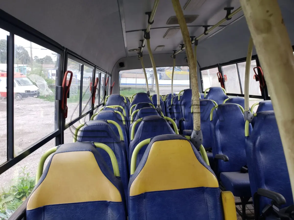 LOTE 011 - UM ÔNIBUS MARCOPOLO/VOLARE V8L ESC, DIESEL, PLACAS IPJ-2148, ANO 2008, MODELO 2009