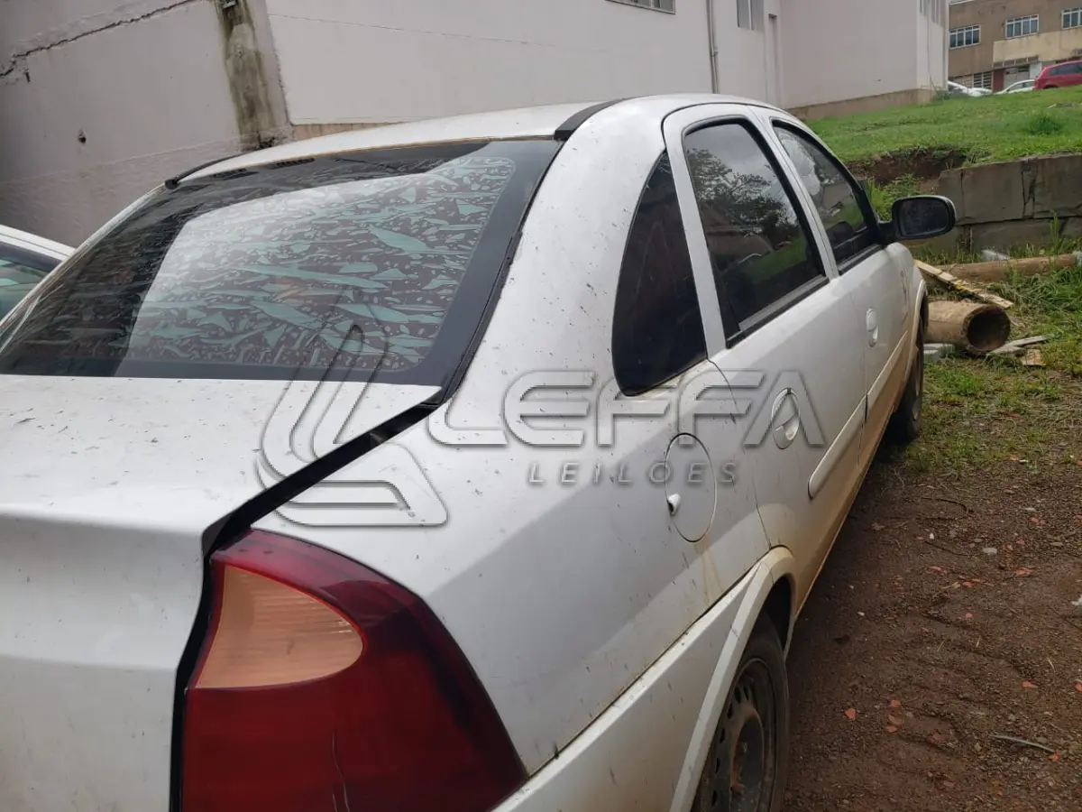 LOTE 001 - UM VEÍCULO GM/CORSA SEDAN PREMIUM, FLEX, PLACAS ISD-4965, ANO 2011, MODELO 2012