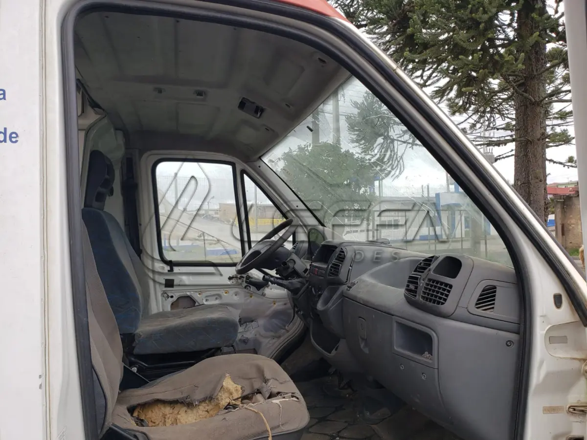 LOTE 010 - UMA AMBULÂNCIA FIAT/ DUCATO, DIESEL, PLACAS IOT-3284, ANO 2009, MODELO 2010