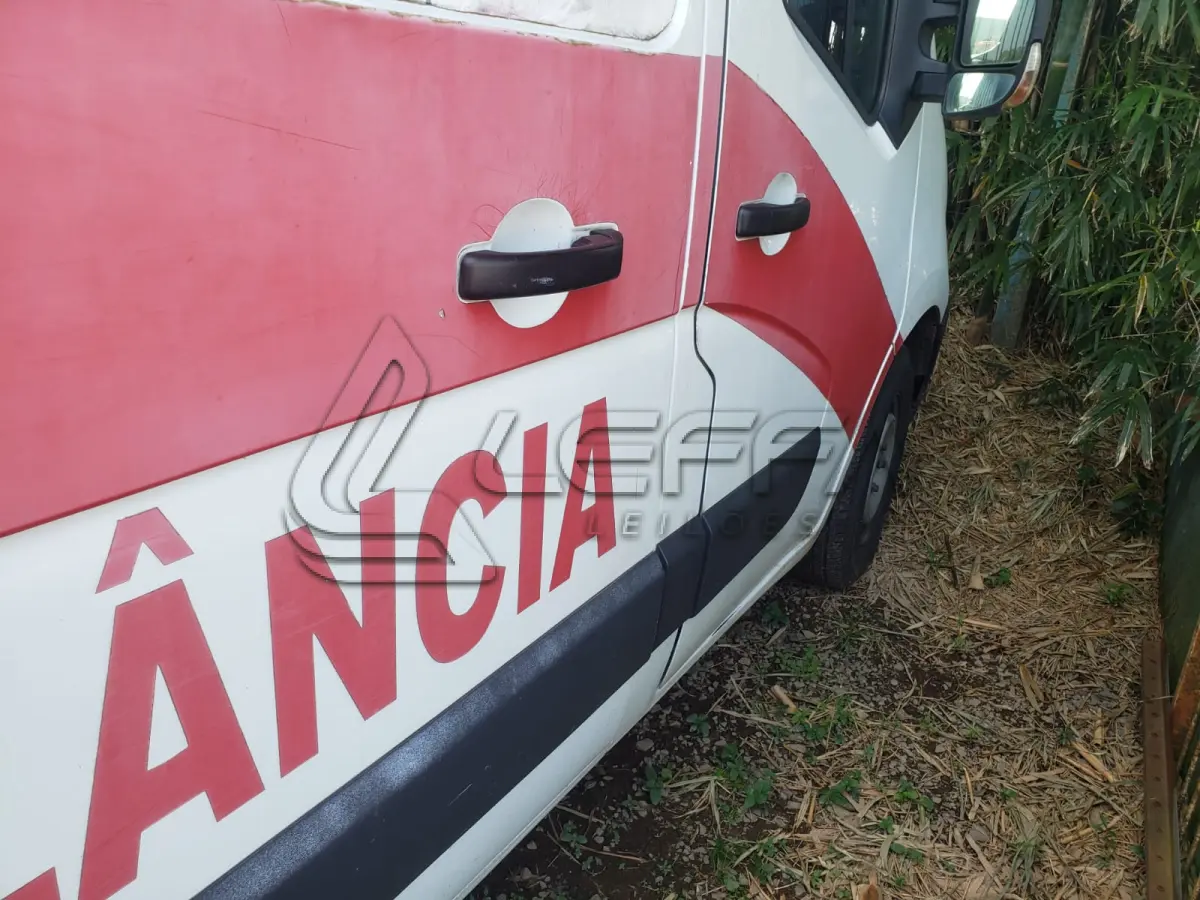 LOTE 005 - AMBULÂNCIA RENAULT/CHAPECO MASTERAMB, PLACA IWI-7946, ANO 2014, MODELO 2015