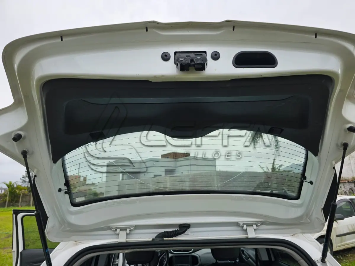 LOTE 001 - Um veículo automóvel CHEVROLET/ONIX 1.0MT SEL(Nacional), cor branca, a álcool/gasolina, ano de fabricação e modelo2015/2015, placa QHP0255