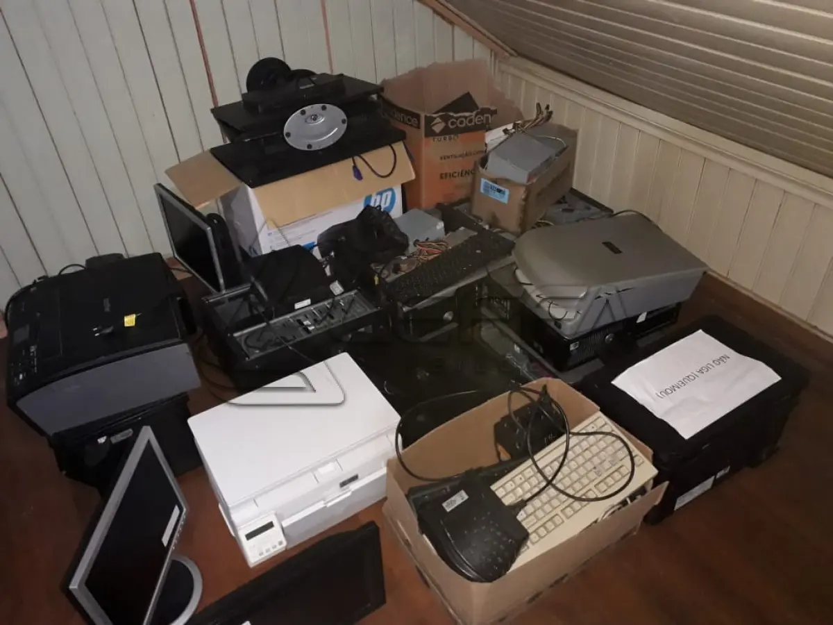 LOTE 009 - SUCATA DE INFORMÁTICA