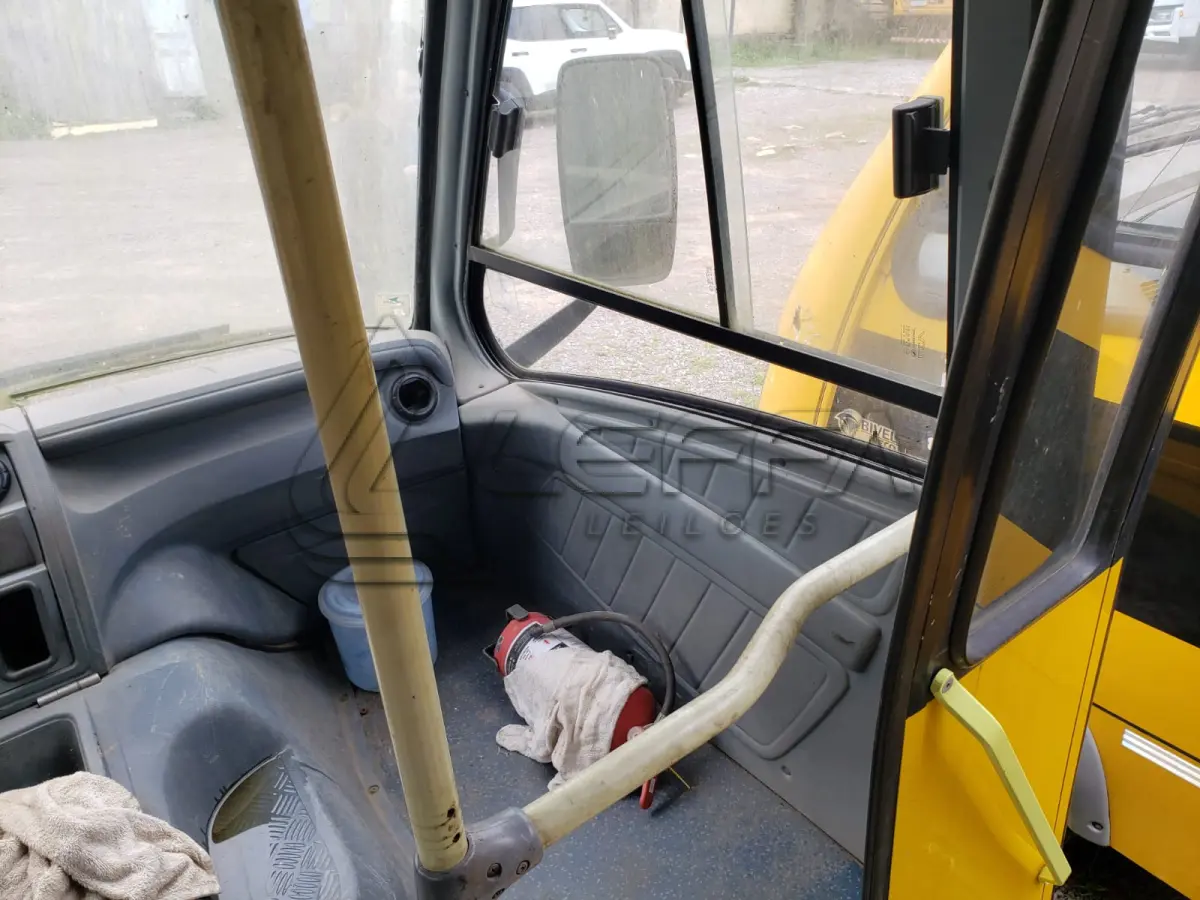 LOTE 012 - UM ÔNIBUS MARCOPOLO/VOLARE V8L ESC, DIESEL, PLACAS IPJ-2131, ANO 2008, MODELO 2009