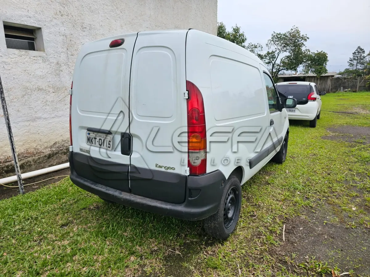 LOTE 001 - Um veículo caminhonete RENAULT KGOO EXPRESS16 (Importado) , cor branca, a álcool/gasolina, ano de fabricação e modelo2013/2014, placa MKT0115