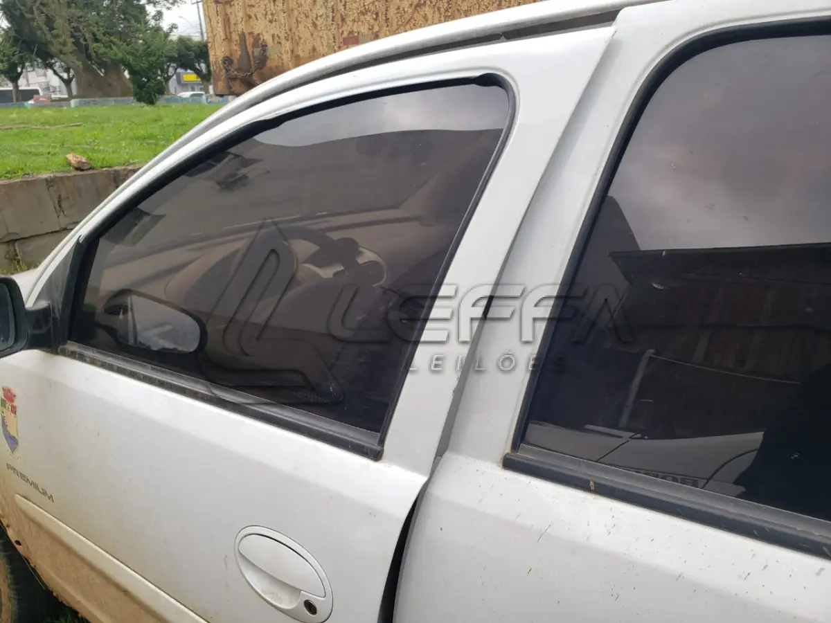 LOTE 001 - UM VEÍCULO GM/CORSA SEDAN PREMIUM, FLEX, PLACAS ISD-4965, ANO 2011, MODELO 2012