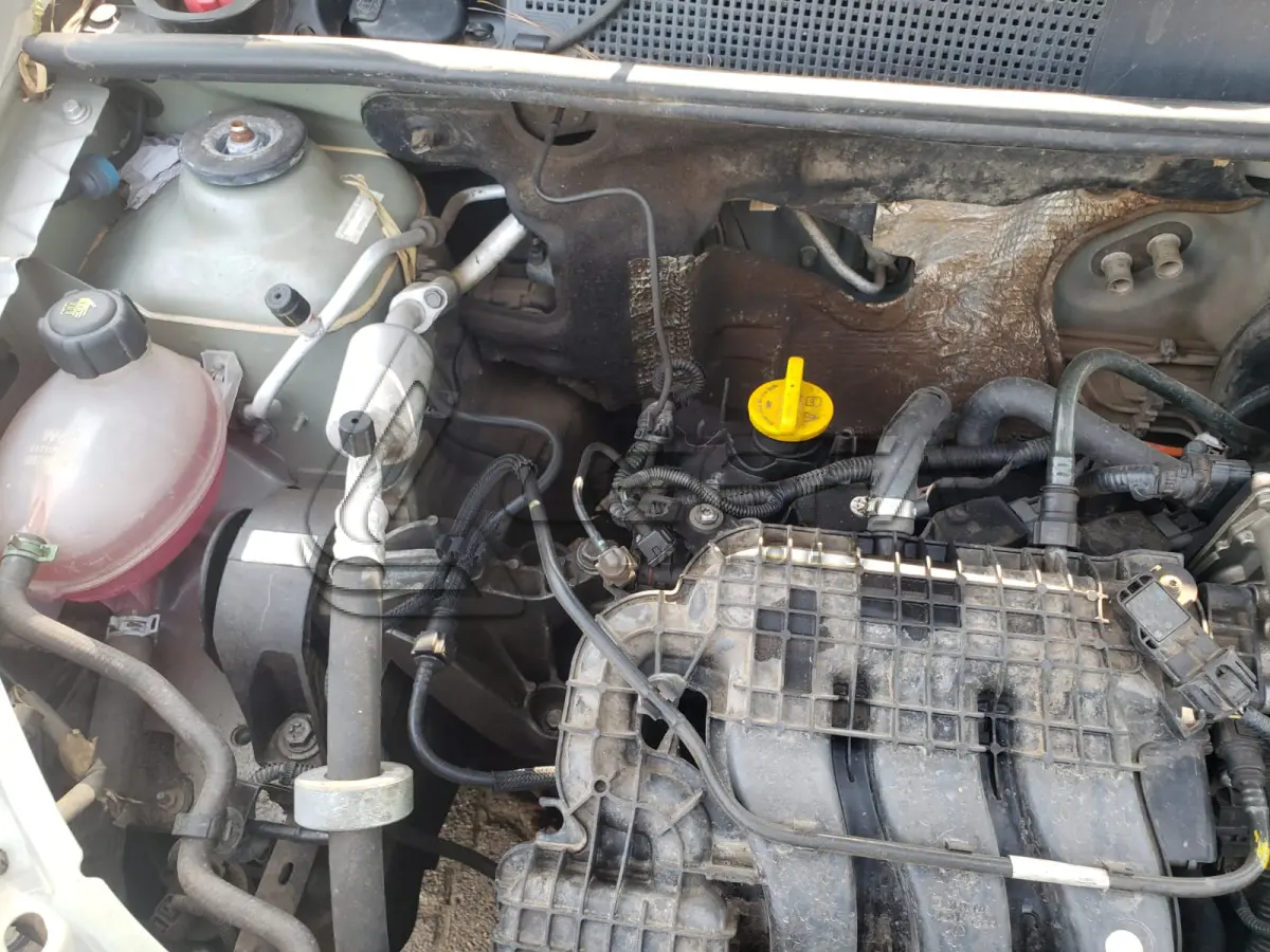 LOTE 006 - UM VEÍCULO RENAULT LOGAN LIFE 10MT, PLACA DRB-2J98, ANO 2019, MODELO 2020, COM APROX 140.000 KM