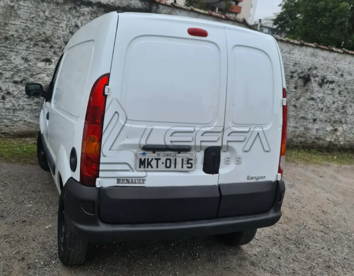 LOTE 001 - Um veículo caminhonete RENAULT KGOO EXPRESS16 (Importado) , cor branca, a álcool/gasolina, ano de fabricação e modelo2013/2014, placa MKT0115