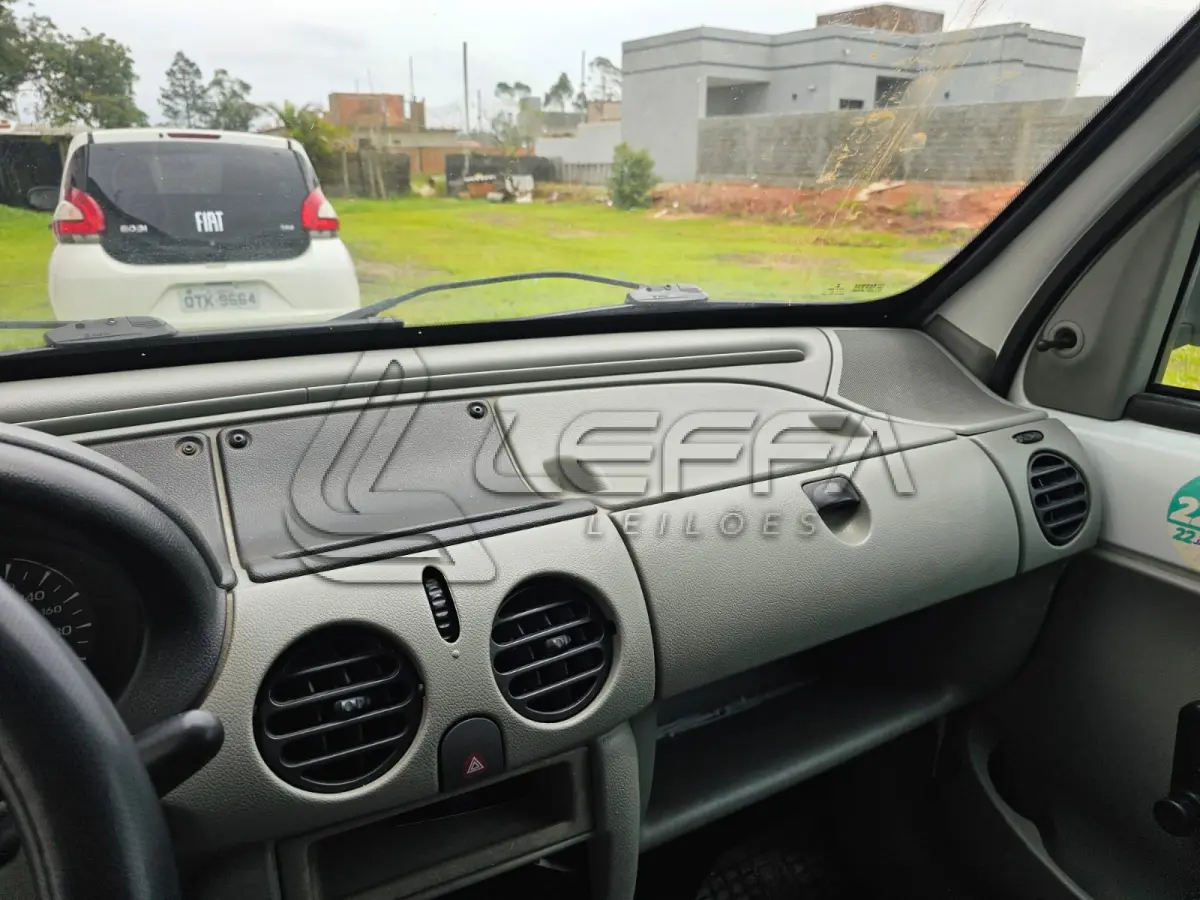 LOTE 001 - Um veículo caminhonete RENAULT KGOO EXPRESS16 (Importado) , cor branca, a álcool/gasolina, ano de fabricação e modelo2013/2014, placa MKT0115