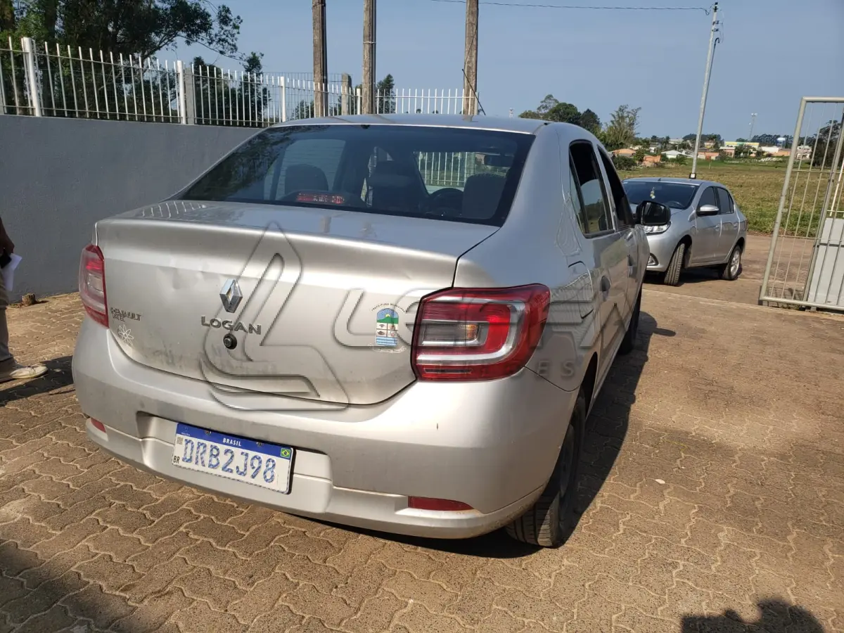 LOTE 006 - UM VEÍCULO RENAULT LOGAN LIFE 10MT, PLACA DRB-2J98, ANO 2019, MODELO 2020, COM APROX 140.000 KM
