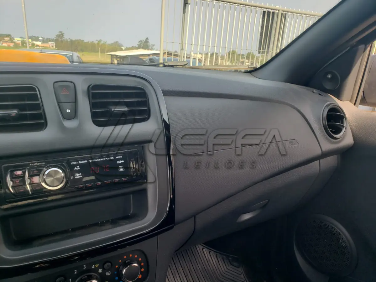 LOTE 006 - UM VEÍCULO RENAULT LOGAN LIFE 10MT, PLACA DRB-2J98, ANO 2019, MODELO 2020, COM APROX 140.000 KM