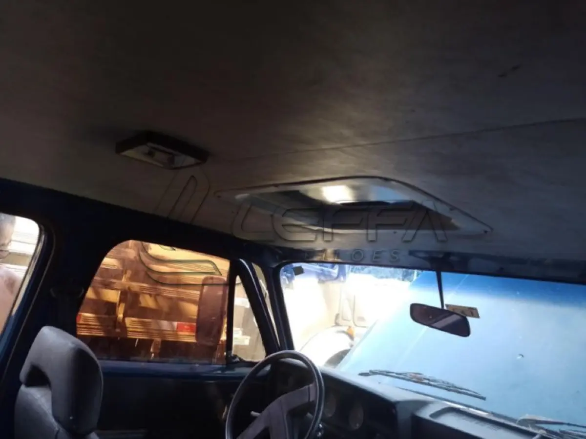 LOTE 027 - GM/CHEVROLET D20 CUSTOM