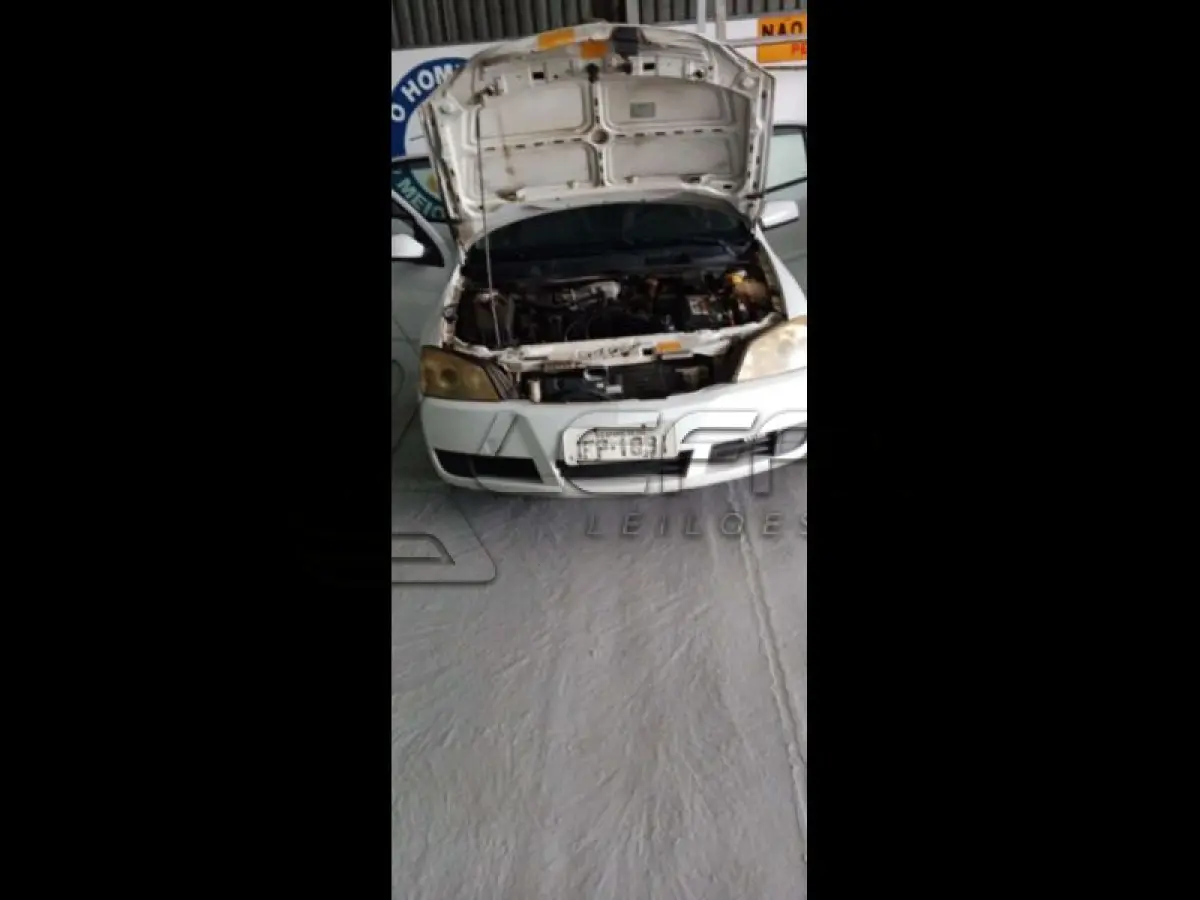 LOTE 005 - GM/ASTRA SEDAN ADVANTAGE